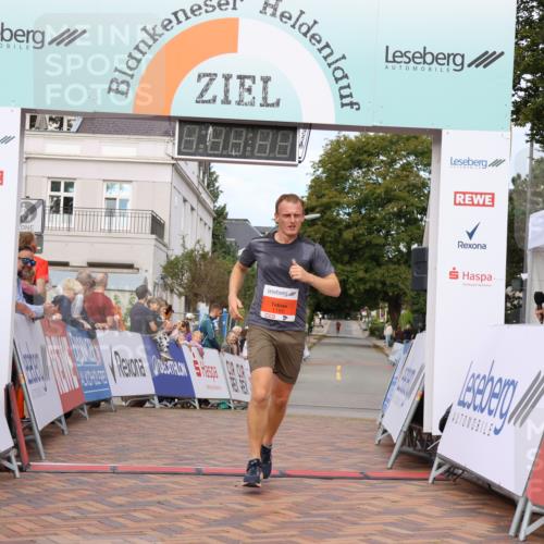 31.08.2025 - 21. Blankeneser Heldenlauf Strokosch-Dieckow http://msf.ph/oto/8642403 31.08.2025 09:35:59 Ziel 1160 meine-sportfotos.de