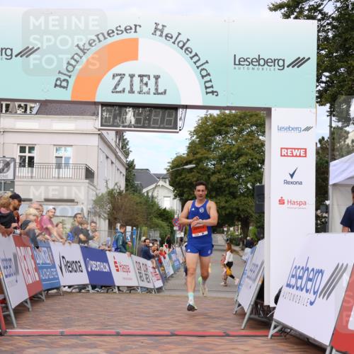31.08.2025 - 21. Blankeneser Heldenlauf Strokosch-Dieckow http://msf.ph/oto/8642660 31.08.2025 09:33:50 Ziel 1032 meine-sportfotos.de