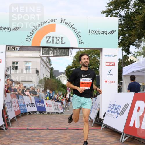 31.08.2025 - 21. Blankeneser Heldenlauf Strokosch-Dieckow http://msf.ph/oto/8642724 31.08.2025 09:32:36 Ziel 1065 meine-sportfotos.de