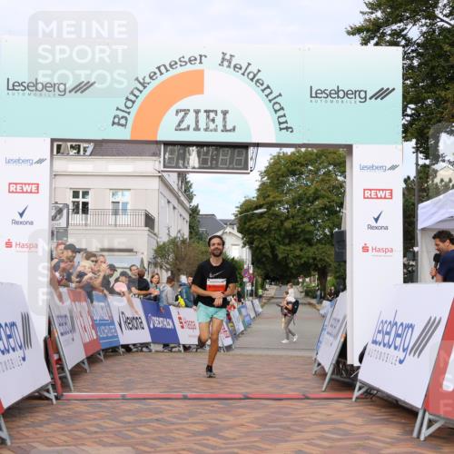 31.08.2025 - 21. Blankeneser Heldenlauf Strokosch-Dieckow http://msf.ph/oto/8642759 31.08.2025 09:32:35 Ziel 1065 meine-sportfotos.de