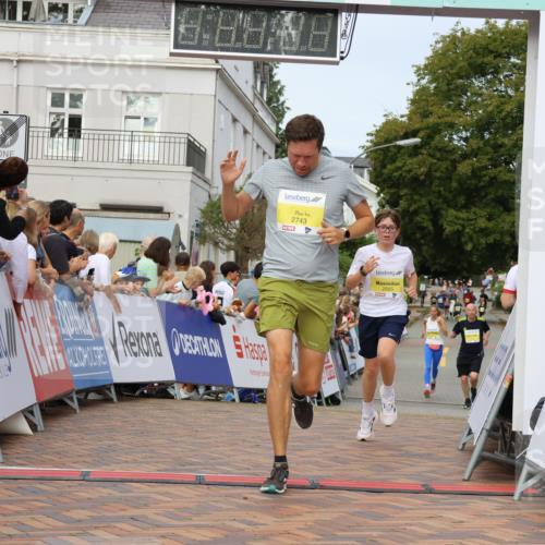 31.08.2025 - 21. Blankeneser Heldenlauf Strokosch-Dieckow http://msf.ph/oto/8644157 31.08.2025 10:24:07 Ziel 2665, 2743, 2605 meine-sportfotos.de