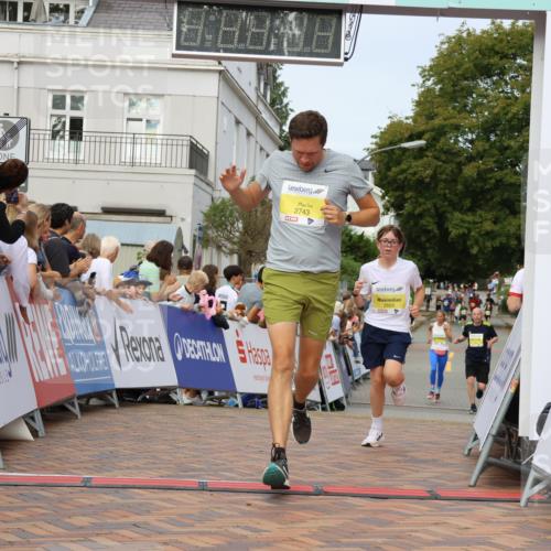 31.08.2025 - 21. Blankeneser Heldenlauf Strokosch-Dieckow http://msf.ph/oto/8644164 31.08.2025 10:24:07 Ziel 2665, 2743, 2605 meine-sportfotos.de