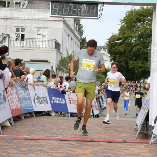 31.08.2025 - 21. Blankeneser Heldenlauf Strokosch-Dieckow http://msf.ph/oto/8644191 31.08.2025 10:24:07 Ziel 2665, 2743, 2605 meine-sportfotos.de