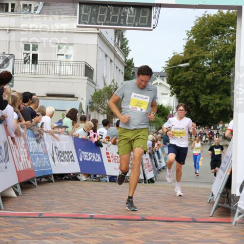 31.08.2025 - 21. Blankeneser Heldenlauf Strokosch-Dieckow http://msf.ph/oto/8644206 31.08.2025 10:24:07 Ziel 2665, 2743, 2605 meine-sportfotos.de