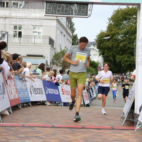 31.08.2025 - 21. Blankeneser Heldenlauf Strokosch-Dieckow http://msf.ph/oto/8644215 31.08.2025 10:24:07 Ziel 2665, 2743, 2605 meine-sportfotos.de