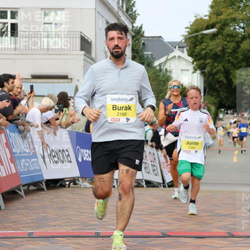 31.08.2025 - 21. Blankeneser Heldenlauf Strokosch-Dieckow http://msf.ph/oto/8644741 31.08.2025 10:23:36 Ziel 2186, 2071, 2284, 2618 meine-sportfotos.de