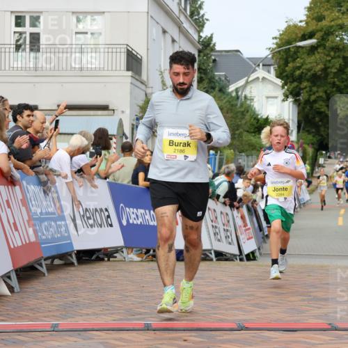 31.08.2025 - 21. Blankeneser Heldenlauf Strokosch-Dieckow http://msf.ph/oto/8644790 31.08.2025 10:23:35 Ziel 2186, 2071, 2284, 2618 meine-sportfotos.de