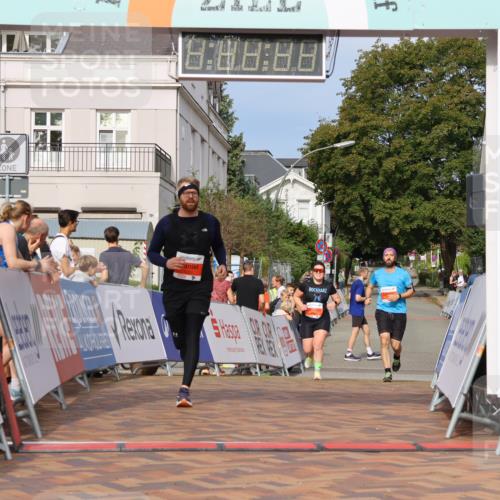 31.08.2025 - 21. Blankeneser Heldenlauf Strokosch-Dieckow http://msf.ph/oto/8645265 31.08.2025 09:58:25 Ziel 1135, 1134, 1021, 1089 meine-sportfotos.de