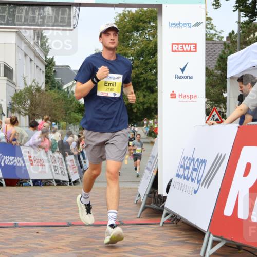 31.08.2025 - 21. Blankeneser Heldenlauf Strokosch-Dieckow http://msf.ph/oto/8645652 31.08.2025 10:22:24 Ziel 2180, 2535, 2536 meine-sportfotos.de