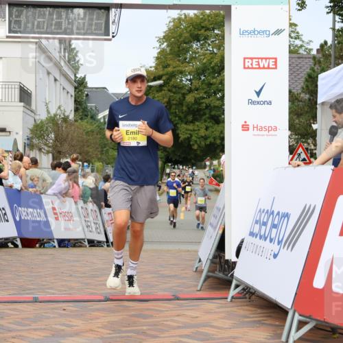 31.08.2025 - 21. Blankeneser Heldenlauf Strokosch-Dieckow http://msf.ph/oto/8645708 31.08.2025 10:22:24 Ziel 2180, 2535, 2536 meine-sportfotos.de