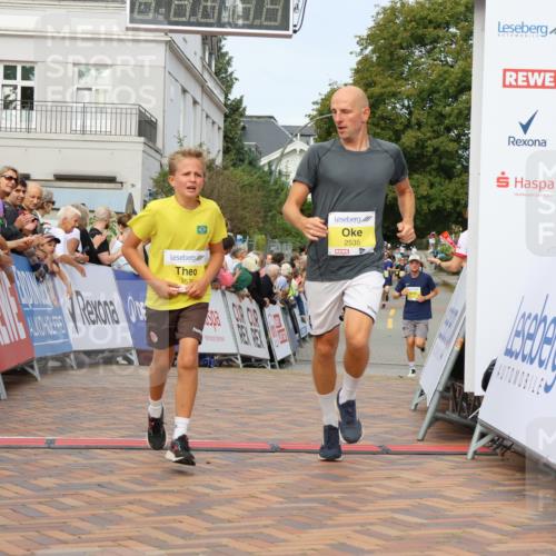 31.08.2025 - 21. Blankeneser Heldenlauf Strokosch-Dieckow http://msf.ph/oto/8645745 31.08.2025 10:22:18 Ziel 2676, 2535, 2536 meine-sportfotos.de