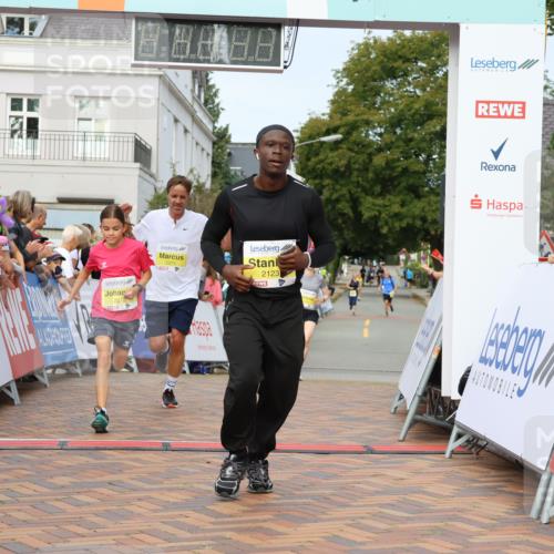 31.08.2025 - 21. Blankeneser Heldenlauf Strokosch-Dieckow http://msf.ph/oto/8646109 31.08.2025 10:21:55 Ziel 2720, 2526, 2123, 2272, 2271, 2273, 2408 meine-sportfotos.de