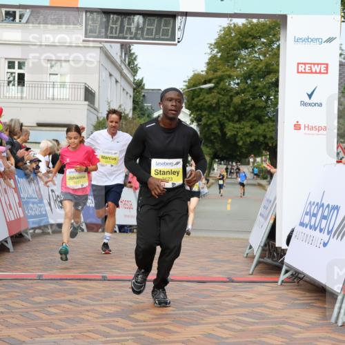 31.08.2025 - 21. Blankeneser Heldenlauf Strokosch-Dieckow http://msf.ph/oto/8646118 31.08.2025 10:21:55 Ziel 2720, 2526, 2123, 2272, 2271, 2273, 2408 meine-sportfotos.de