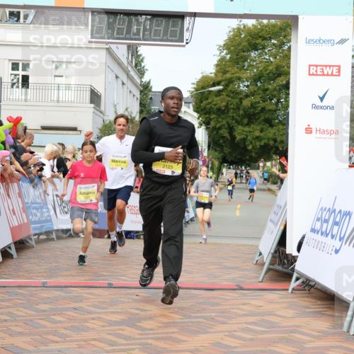 31.08.2025 - 21. Blankeneser Heldenlauf Strokosch-Dieckow http://msf.ph/oto/8646142 31.08.2025 10:21:54 Ziel 2720, 2526, 2123, 2272, 2271, 2273, 2408 meine-sportfotos.de