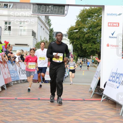 31.08.2025 - 21. Blankeneser Heldenlauf Strokosch-Dieckow http://msf.ph/oto/8646150 31.08.2025 10:21:54 Ziel 2720, 2526, 2123, 2272, 2271, 2273, 2408 meine-sportfotos.de