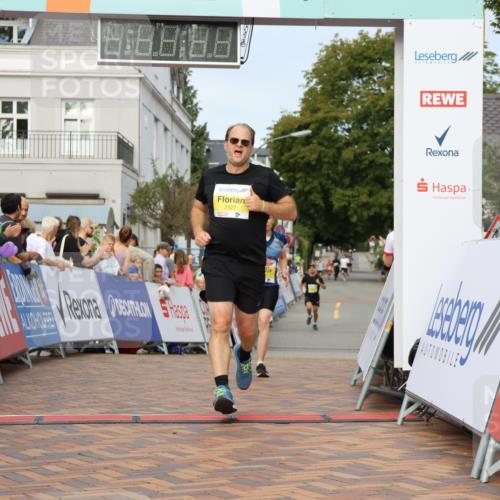 31.08.2025 - 21. Blankeneser Heldenlauf Strokosch-Dieckow http://msf.ph/oto/8646374 31.08.2025 10:21:29 Ziel 2738, 2392, 2427, 2051 meine-sportfotos.de