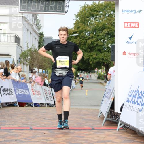 31.08.2025 - 21. Blankeneser Heldenlauf Strokosch-Dieckow http://msf.ph/oto/8646891 31.08.2025 10:20:26 Ziel 2401, 2028, 2362 meine-sportfotos.de