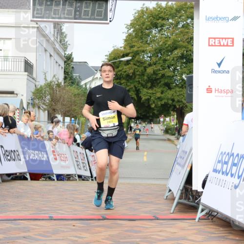 31.08.2025 - 21. Blankeneser Heldenlauf Strokosch-Dieckow http://msf.ph/oto/8646939 31.08.2025 10:20:25 Ziel 2401, 2028, 2362 meine-sportfotos.de
