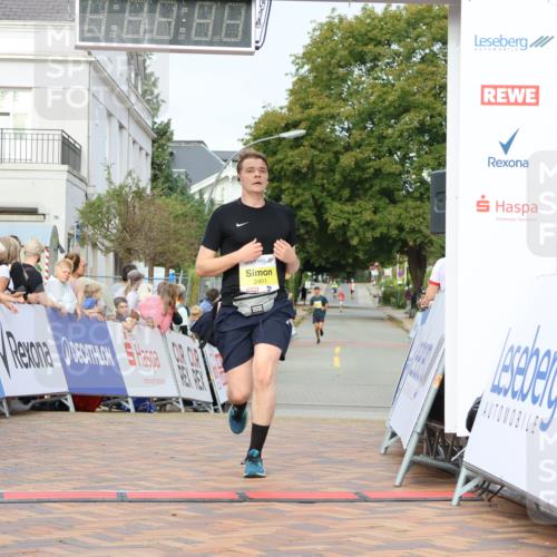 31.08.2025 - 21. Blankeneser Heldenlauf Strokosch-Dieckow http://msf.ph/oto/8646953 31.08.2025 10:20:25 Ziel 2401, 2028, 2362 meine-sportfotos.de
