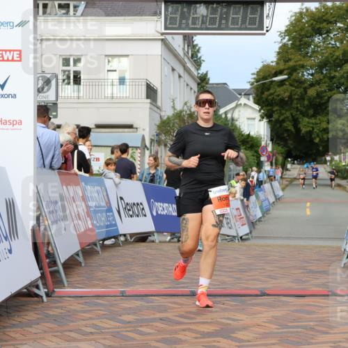 31.08.2025 - 21. Blankeneser Heldenlauf Strokosch-Dieckow http://msf.ph/oto/8647303 31.08.2025 09:49:46 Ziel 1003, 1069 meine-sportfotos.de