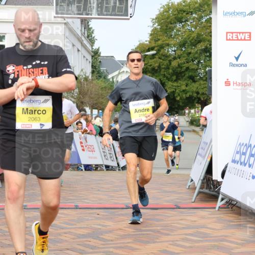 31.08.2025 - 21. Blankeneser Heldenlauf Strokosch-Dieckow http://msf.ph/oto/8647315 31.08.2025 10:19:29 Ziel 2396, 2194, 2592, 2063, 2073 meine-sportfotos.de