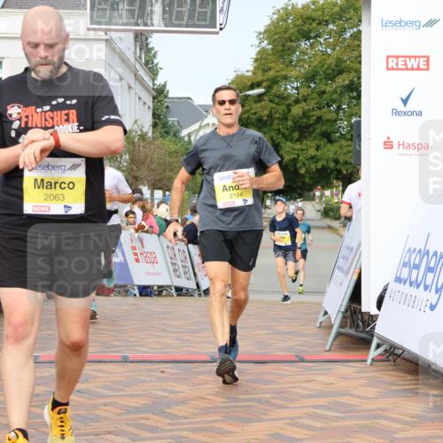 31.08.2025 - 21. Blankeneser Heldenlauf Strokosch-Dieckow http://msf.ph/oto/8647320 31.08.2025 10:19:29 Ziel 2396, 2194, 2592, 2063, 2073 meine-sportfotos.de