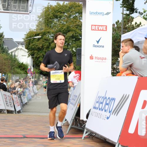 31.08.2025 - 21. Blankeneser Heldenlauf Strokosch-Dieckow http://msf.ph/oto/8648394 31.08.2025 10:17:56 Ziel 2728, 2711, 2420 meine-sportfotos.de