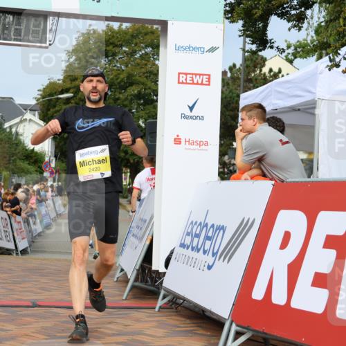 31.08.2025 - 21. Blankeneser Heldenlauf Strokosch-Dieckow http://msf.ph/oto/8648497 31.08.2025 10:17:49 Ziel 2711, 2420, 2403 meine-sportfotos.de