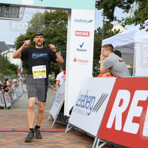 31.08.2025 - 21. Blankeneser Heldenlauf Strokosch-Dieckow http://msf.ph/oto/8648513 31.08.2025 10:17:49 Ziel 2711, 2420, 2403 meine-sportfotos.de