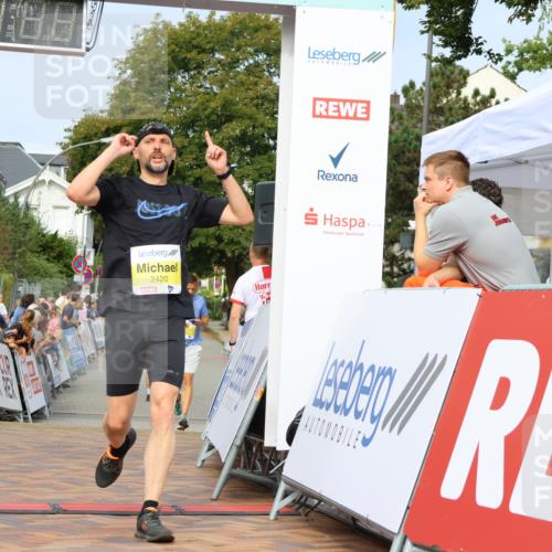 31.08.2025 - 21. Blankeneser Heldenlauf Strokosch-Dieckow http://msf.ph/oto/8648536 31.08.2025 10:17:49 Ziel 2711, 2420, 2403 meine-sportfotos.de
