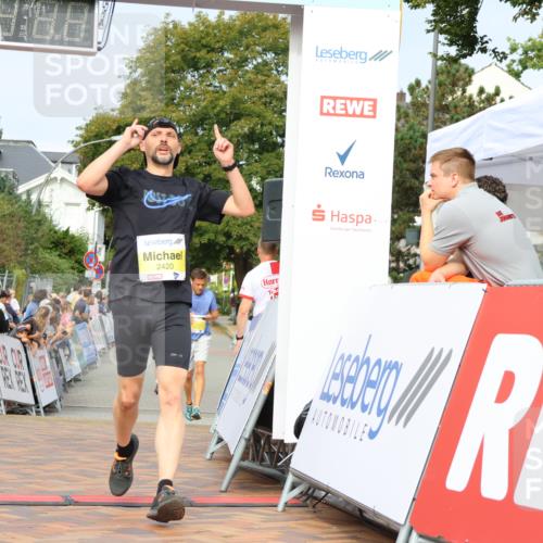 31.08.2025 - 21. Blankeneser Heldenlauf Strokosch-Dieckow http://msf.ph/oto/8648544 31.08.2025 10:17:49 Ziel 2711, 2420, 2403 meine-sportfotos.de