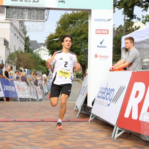 31.08.2025 - 21. Blankeneser Heldenlauf Strokosch-Dieckow http://msf.ph/oto/8649061 31.08.2025 10:15:03 Ziel 2572, 2332 meine-sportfotos.de