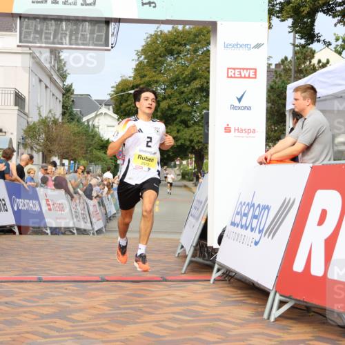 31.08.2025 - 21. Blankeneser Heldenlauf Strokosch-Dieckow http://msf.ph/oto/8649067 31.08.2025 10:15:03 Ziel 2572, 2332 meine-sportfotos.de