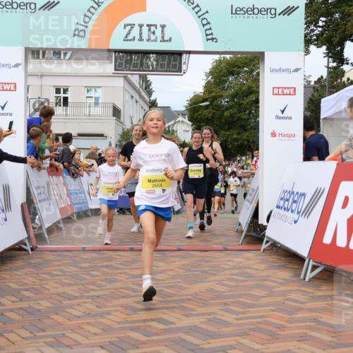31.08.2025 - 21. Blankeneser Heldenlauf Strokosch-Dieckow http://msf.ph/oto/8649110 31.08.2025 10:34:39 Ziel 2110, 2021, 2424, 2668, 2669, 2667, 2298, 2349, 2350, 2090, 2083 meine-sportfotos.de