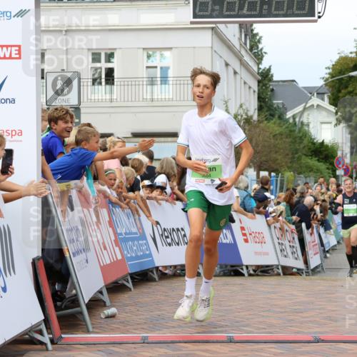 31.08.2025 - 21. Blankeneser Heldenlauf Strokosch-Dieckow http://msf.ph/oto/8649162 31.08.2025 10:50:27 Ziel 3699, 3354, 3564 meine-sportfotos.de