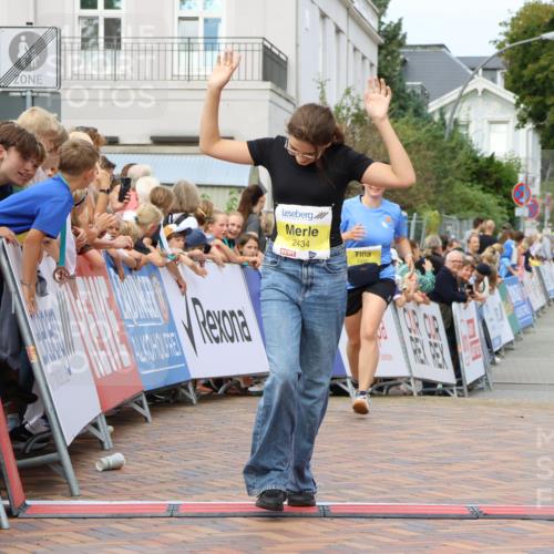 31.08.2025 - 21. Blankeneser Heldenlauf Strokosch-Dieckow http://msf.ph/oto/8649248 31.08.2025 10:49:38 Ziel 2434, 2432, 3329 meine-sportfotos.de