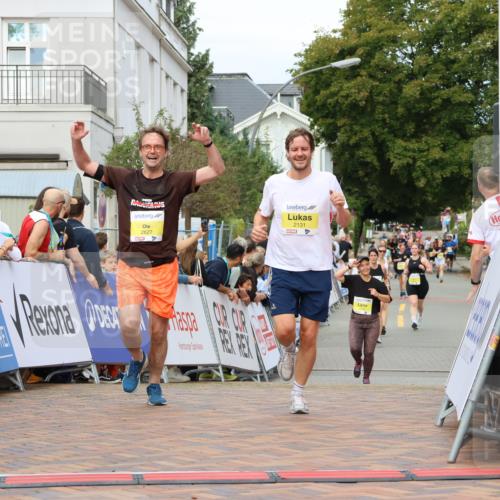 31.08.2025 - 21. Blankeneser Heldenlauf Strokosch-Dieckow http://msf.ph/oto/8649566 31.08.2025 10:32:17 Ziel 2418, 2131, 2182, 2627 meine-sportfotos.de