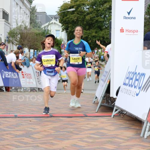 31.08.2025 - 21. Blankeneser Heldenlauf Strokosch-Dieckow http://msf.ph/oto/8650082 31.08.2025 10:31:17 Ziel 2437, 2324, 2551, 2121, 2307, 2649, 2647, 2399, 2103 meine-sportfotos.de