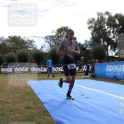 31.08.2025 - Elbe Triathlon Hamburg Strokosch-Dieckow http://msf.ph/oto/8650299 31.08.2025 10:07:20 Ziel 200, 209 meine-sportfotos.de