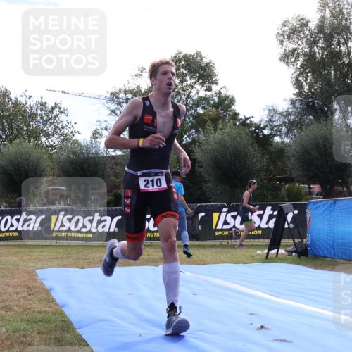31.08.2025 - Elbe Triathlon Hamburg Strokosch-Dieckow http://msf.ph/oto/8650314 31.08.2025 10:08:23 Ziel 194, 208, 210 meine-sportfotos.de