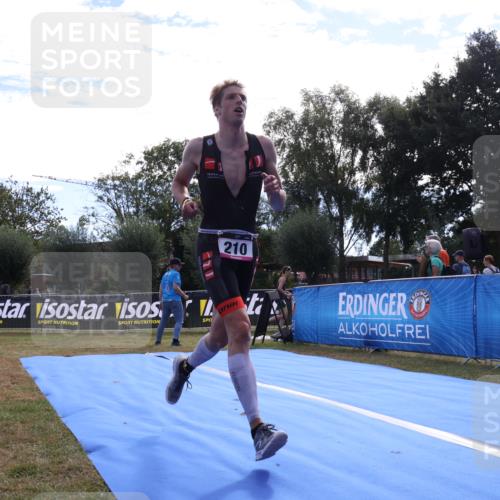 31.08.2025 - Elbe Triathlon Hamburg Strokosch-Dieckow http://msf.ph/oto/8650315 31.08.2025 10:08:24 Ziel 194, 208, 210 meine-sportfotos.de