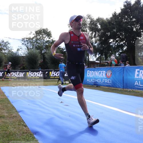 31.08.2025 - Elbe Triathlon Hamburg Strokosch-Dieckow http://msf.ph/oto/8650319 31.08.2025 10:08:27 Ziel 194, 208, 210 meine-sportfotos.de