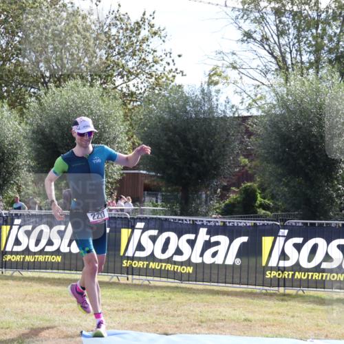 31.08.2025 - Elbe Triathlon Hamburg Strokosch-Dieckow http://msf.ph/oto/8650330 31.08.2025 10:11:37 Ziel 220 meine-sportfotos.de