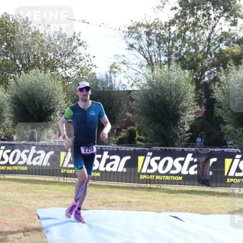 31.08.2025 - Elbe Triathlon Hamburg Strokosch-Dieckow http://msf.ph/oto/8650332 31.08.2025 10:11:37 Ziel 220 meine-sportfotos.de