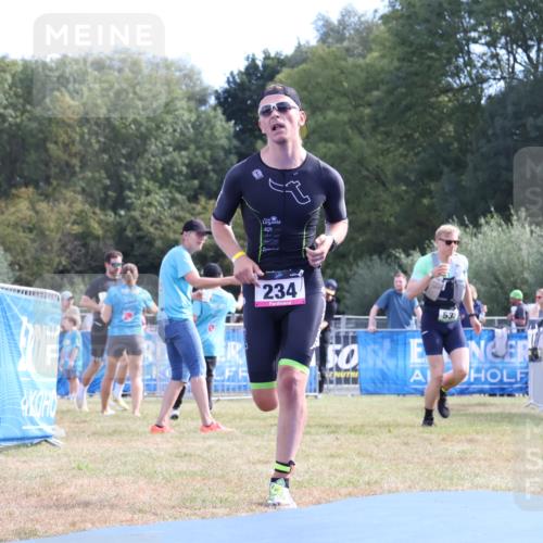 31.08.2025 - Elbe Triathlon Hamburg Strokosch-Dieckow http://msf.ph/oto/8650434 31.08.2025 10:19:35 Ziel 234 meine-sportfotos.de