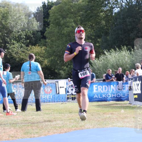 31.08.2025 - Elbe Triathlon Hamburg Strokosch-Dieckow http://msf.ph/oto/8650502 31.08.2025 10:22:16 Ziel 166, 185 meine-sportfotos.de