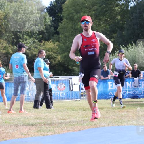 31.08.2025 - Elbe Triathlon Hamburg Strokosch-Dieckow http://msf.ph/oto/8650527 31.08.2025 10:22:23 Ziel 166, 185 meine-sportfotos.de