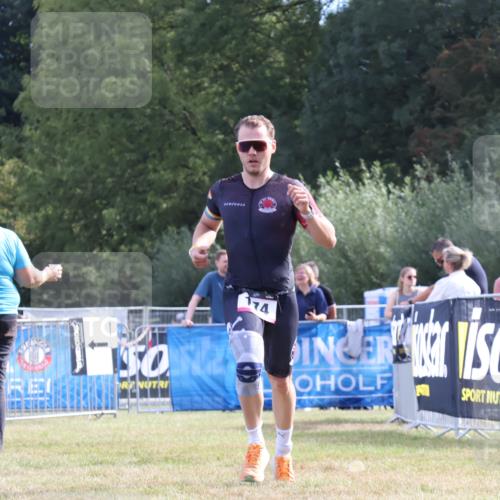 31.08.2025 - Elbe Triathlon Hamburg Strokosch-Dieckow http://msf.ph/oto/8650574 31.08.2025 10:25:20 Ziel 174 meine-sportfotos.de