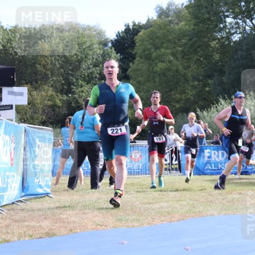 31.08.2025 - Elbe Triathlon Hamburg Strokosch-Dieckow http://msf.ph/oto/8650678 31.08.2025 10:26:17 Ziel 193, 197, 221, 274 meine-sportfotos.de