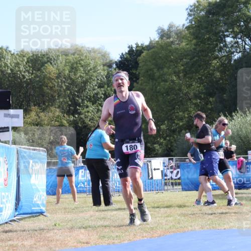 31.08.2025 - Elbe Triathlon Hamburg Strokosch-Dieckow http://msf.ph/oto/8650941 31.08.2025 10:29:53 Ziel 180 meine-sportfotos.de